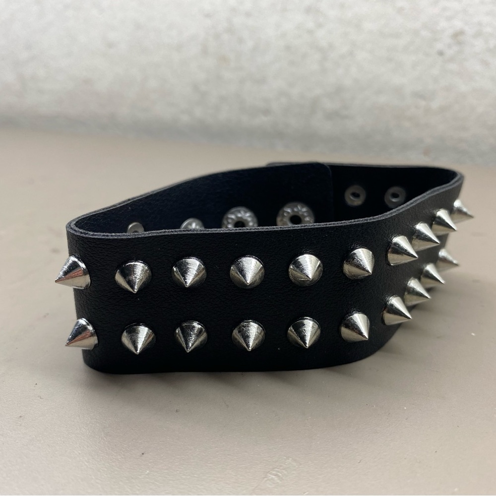 New Unisex Hot Topic Black Chrome Spiked Rocker Biker Bracelet One Size
